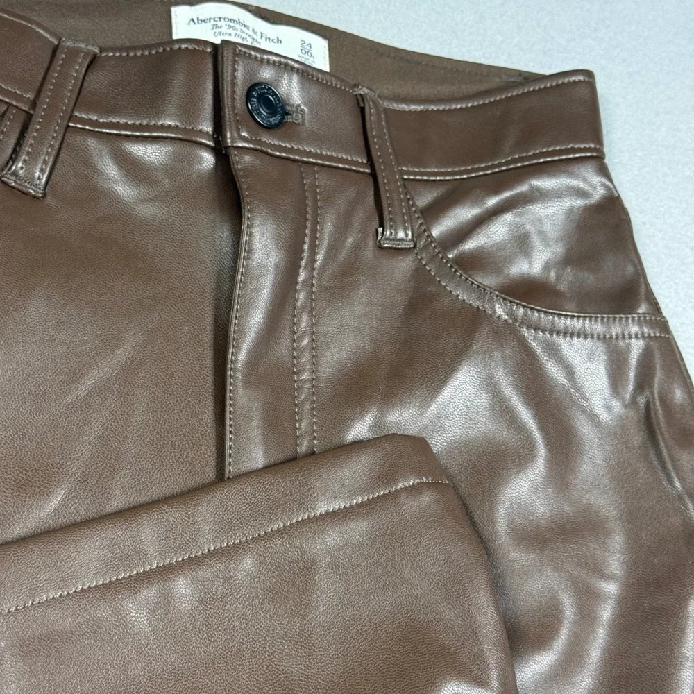 Abercrombie & Fitch Brown Faux Leather Curve Love 90s Straight High Rise Pant 00